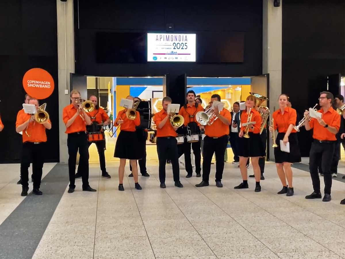 APIBUZZ Asiste al 49° Congreso Apimondia, Organización Apícola